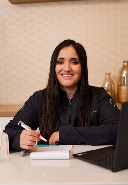 foto da doutora Amanda Sorrindo